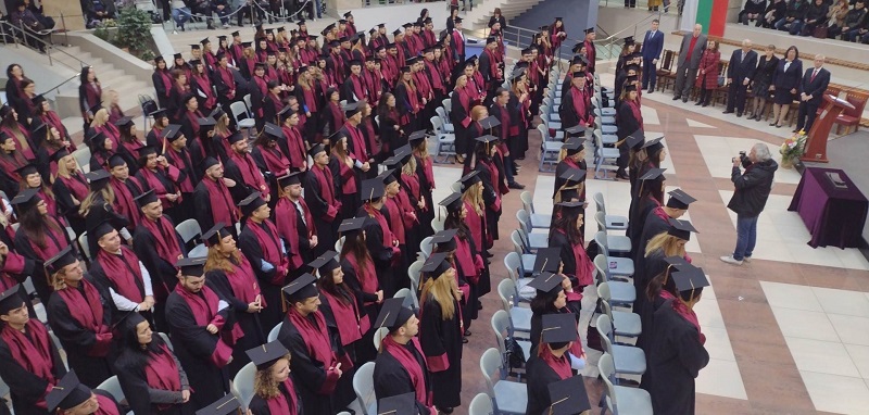 Випуск 2022 на Бургаския свободен университет завърши