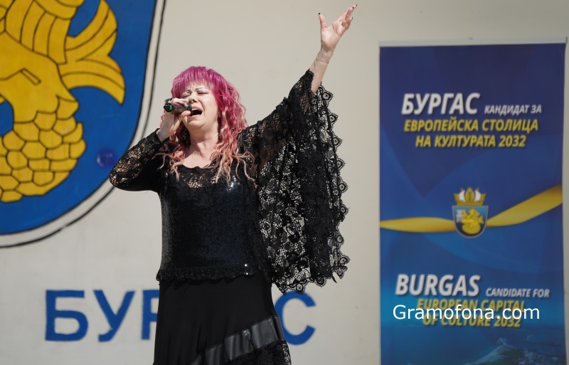 Петя Буюклиева „донесе“ пролетта по Петя Дубарова