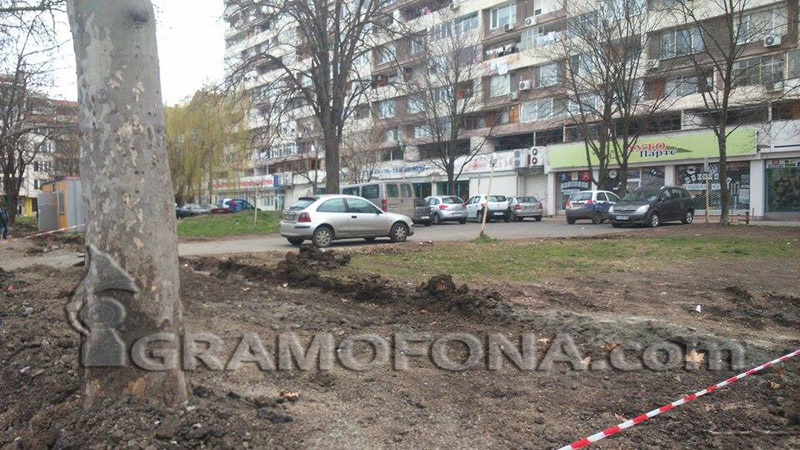 Комшии в спор – паркинг или зелени площи да има пред блока им