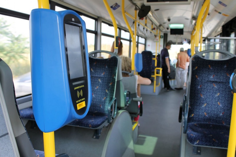 Скандал между пътничка и контрольорка в градския автобус