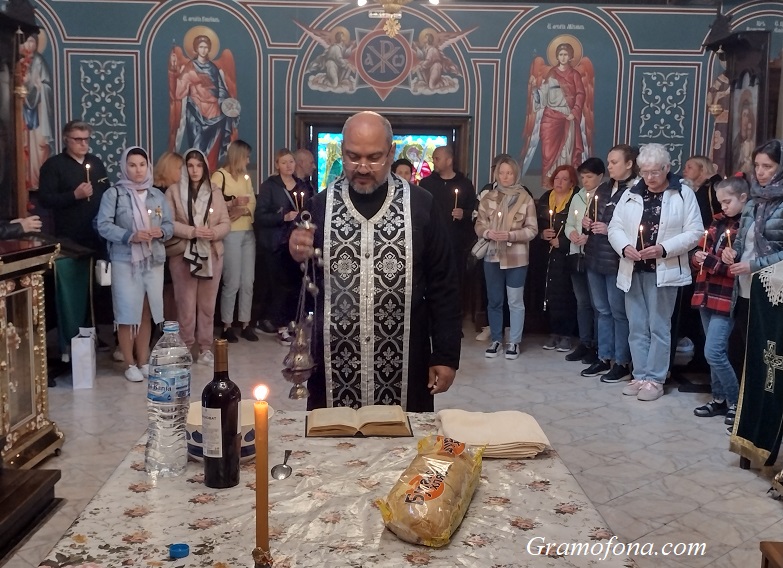 Украинци в Бургас се молят войната да спре