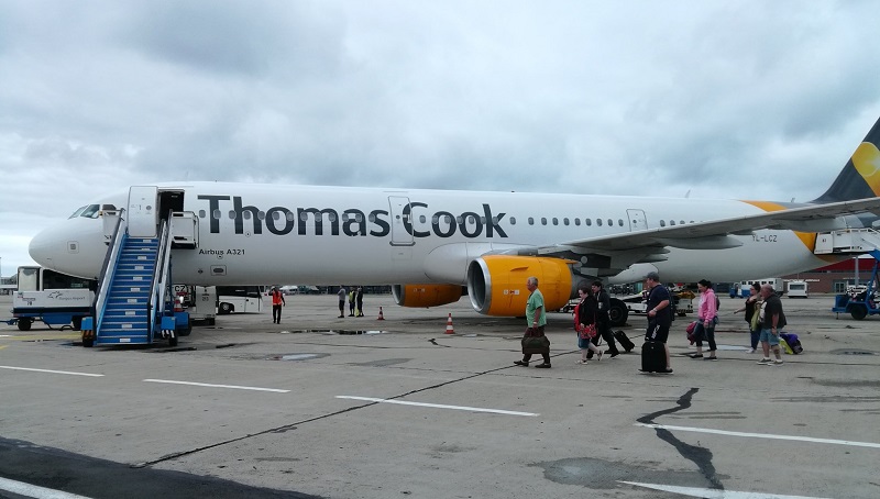 Изненада! Самолет с бранда на фалиралата „Томас Кук“ кацна на Летище Бургас