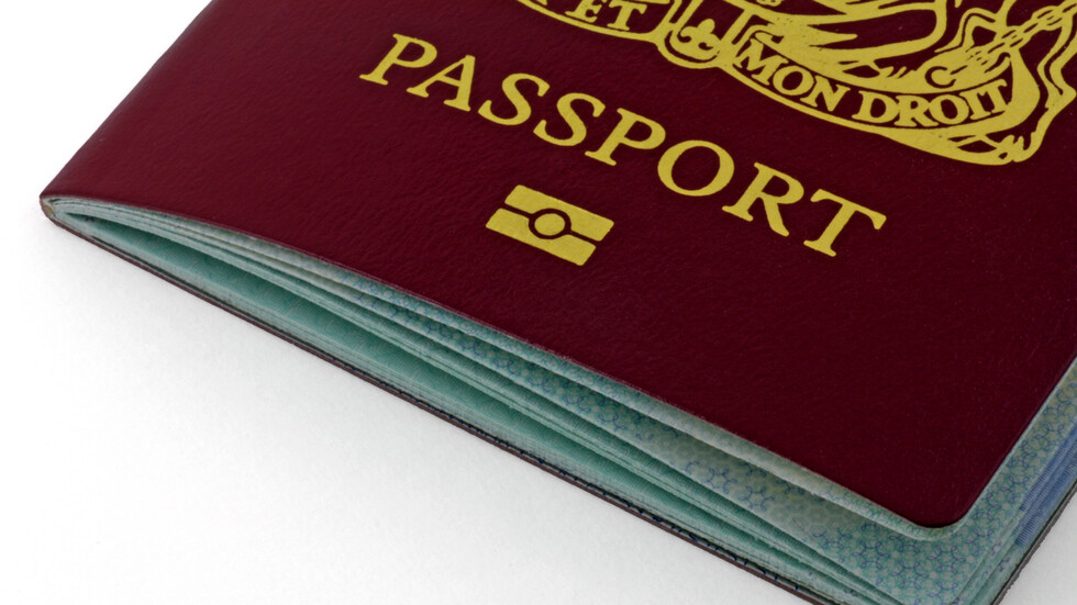 Новите британски паспорти – вече без обозначението ЕС
