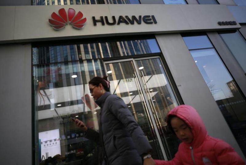 САЩ повдигнаха серия от обвинения срещу Huawei