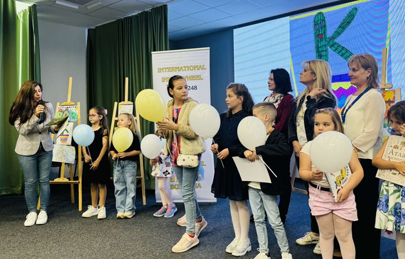Инър Уийл Клуб Бургас раздаде награди за детски рисунки на българските букви