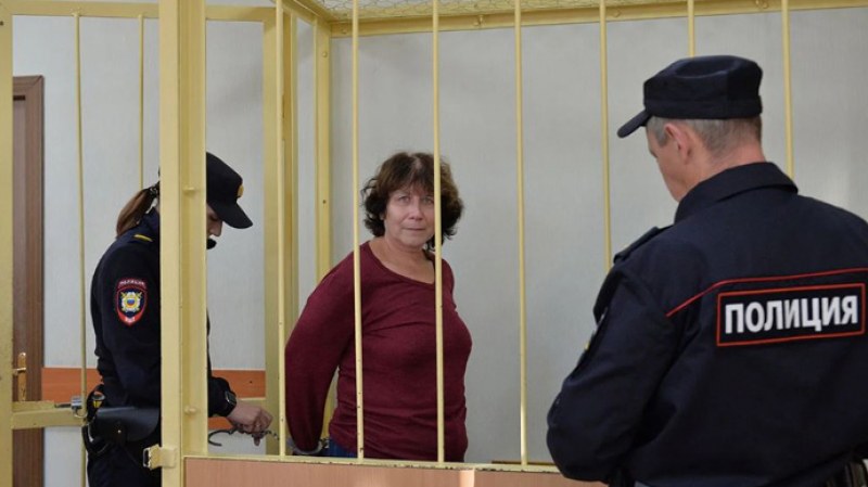 Затвор за 60-годишна рускиня, оставила бележка на родителите на Путин