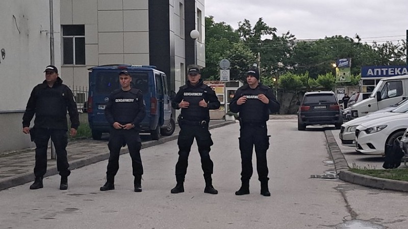 Край на драмата в Пловдив, бившият полицай, който се барикадира в дома си, се предаде