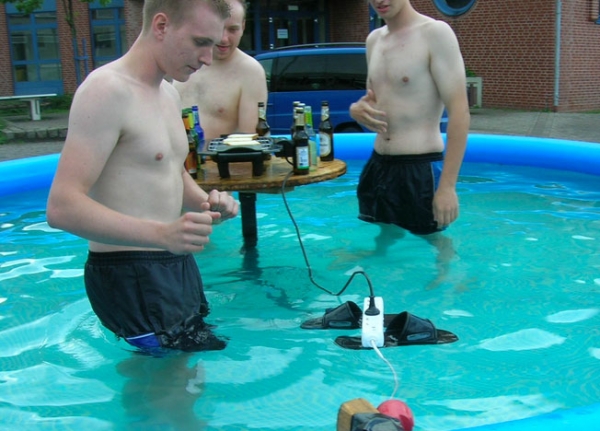 Официално от Darwin Awards: Мъжете са идиоти
