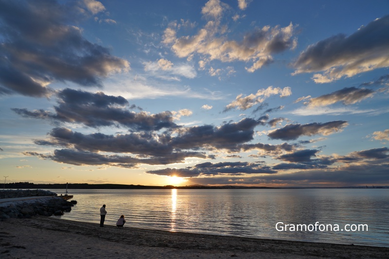 Дават под наем част от плажа до пристанището в Ченгене скеле