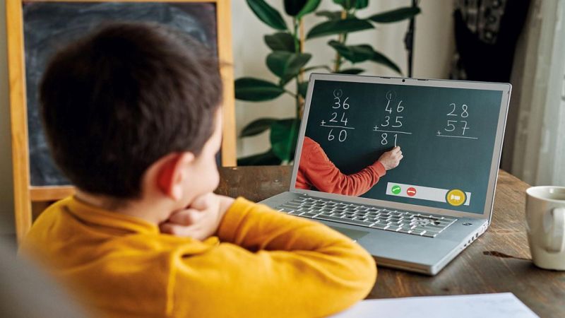 В Бургаско от 6 до 12 клас минават в онлайн обучение