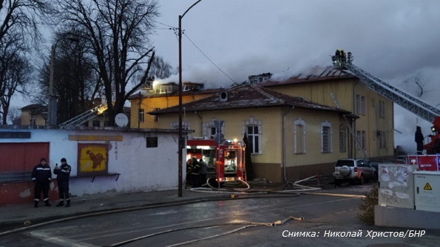 Пожар в столичния психодиспансер, евакуираха 51 пациенти