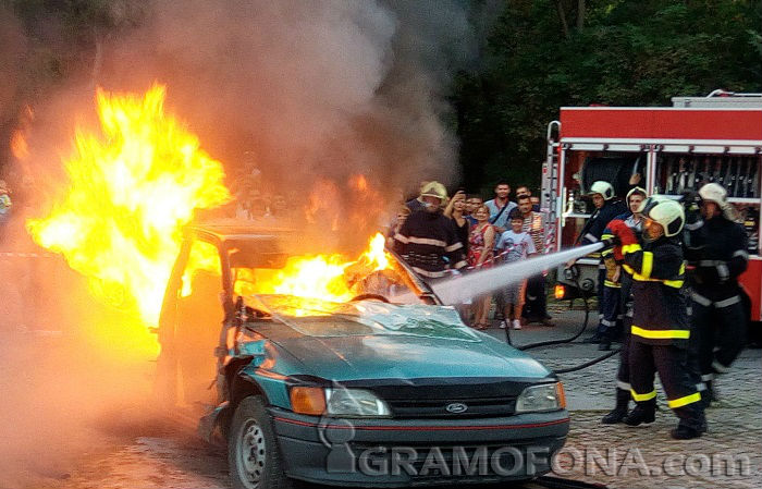 Рейс се запали в Казахстан, 52 загинаха