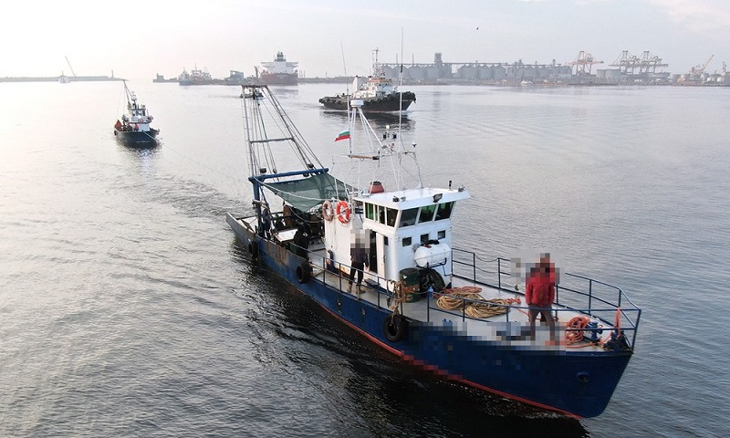 Какво се случва с българските кораби, които Румъния задържа през март?