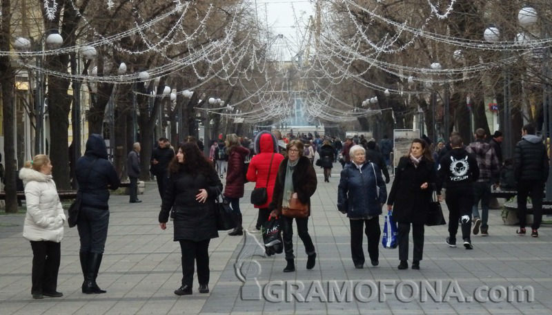 Бургазлии искат сняг до колене, здраве и луди купони с приятели през новата година