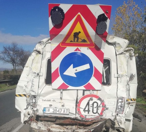 Шофьор е пострадал при катастрофата край Сарафово