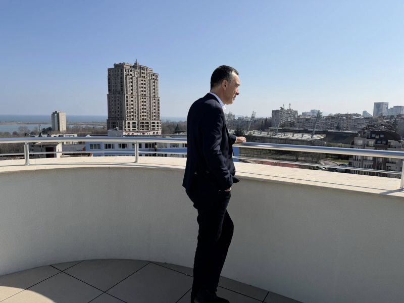 Бургас ще дофинансира полети до София и Милано