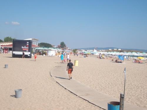 Малко над 40 бона искат за концесия на централния плаж в Приморско