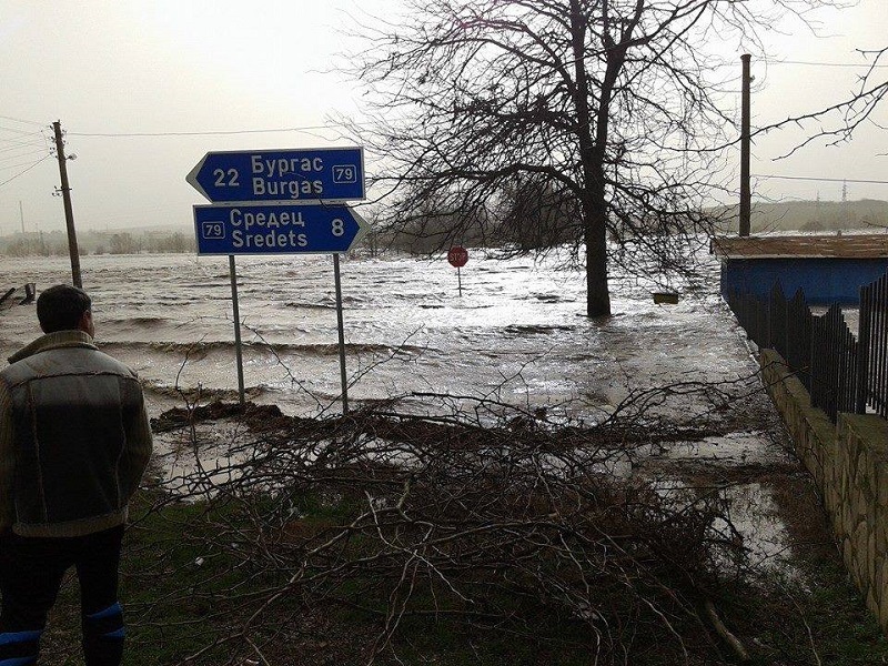 Дебелт е под вода