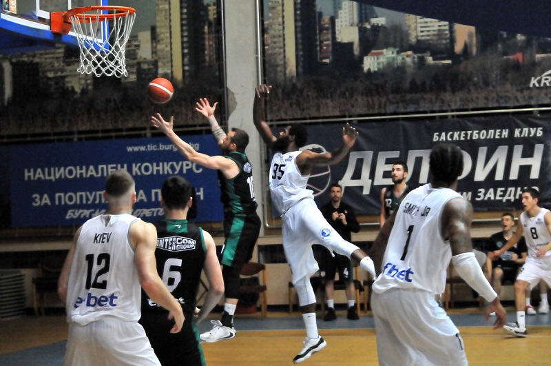 Баскетболният „Черноморец“ загря за евротурнирите с авторитетни победи срещу „Левски“ и ЦСКА