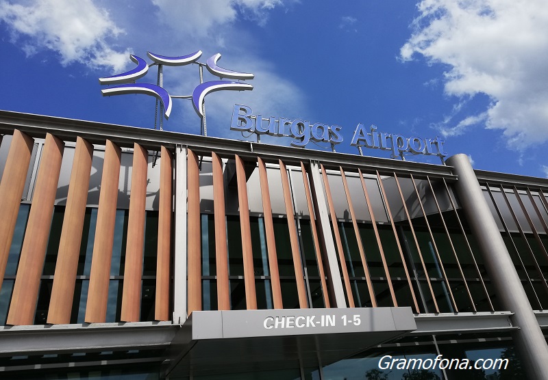 Туристи от пет държави вдигнаха трафика на летище Бургас