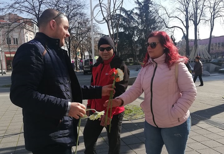 ГЕРБ уважи дамите от област Бургас с цветя по случай 8 март