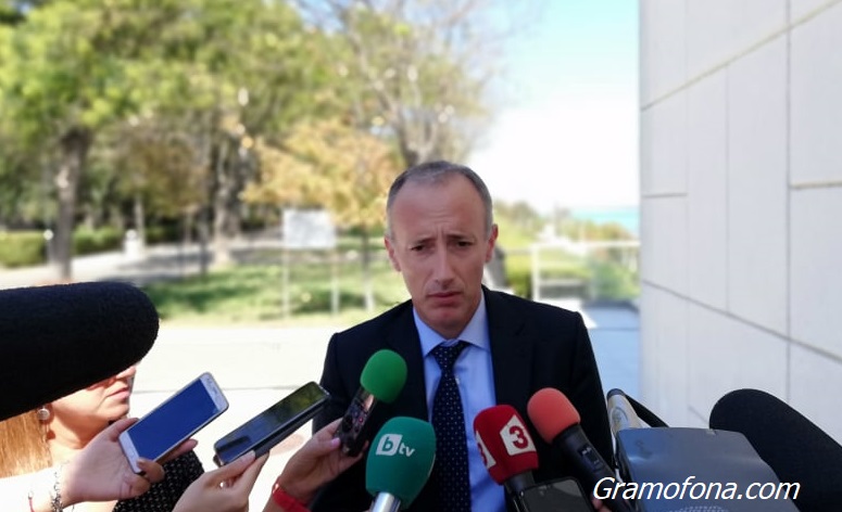 Просветният министър иска да се върне повтарянето в 1. клас