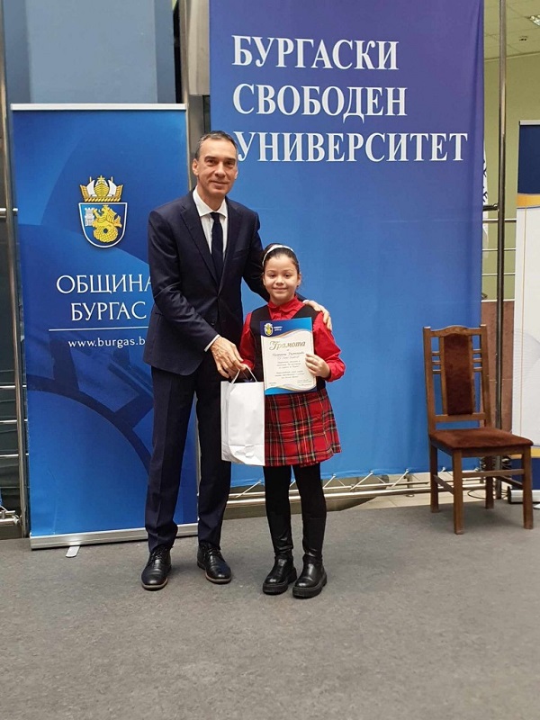 Кметът награди най-изявените през годината бургаски ученици 