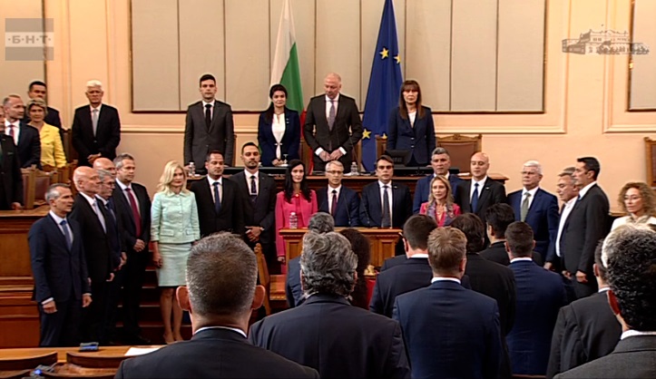 България отново има редовно правителство