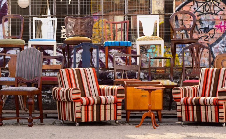 Бургазлии са предали над 30 тона стари мебели за обновяване