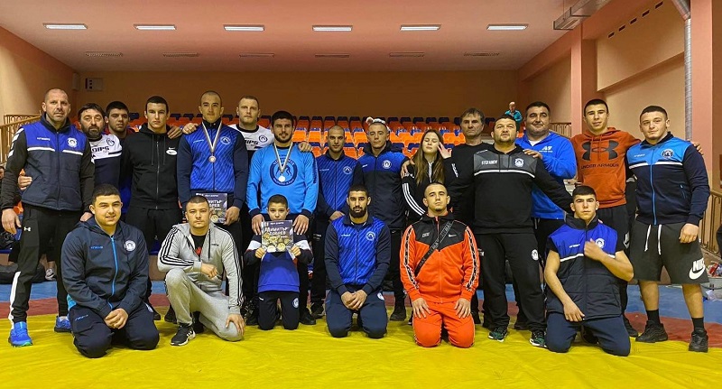 Яките мъжаги от Черноморец – Бургас започнаха годината с медали