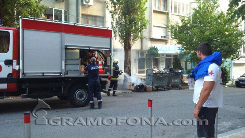 Викат пожарна за два горящи кашона