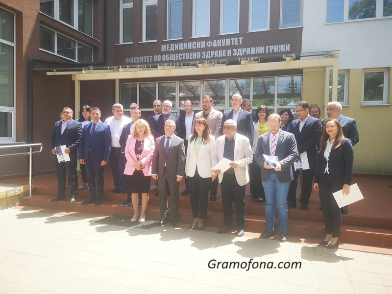 Кметовете в Бургаско подписаха споразумения с ректора проф. Христо Бозов