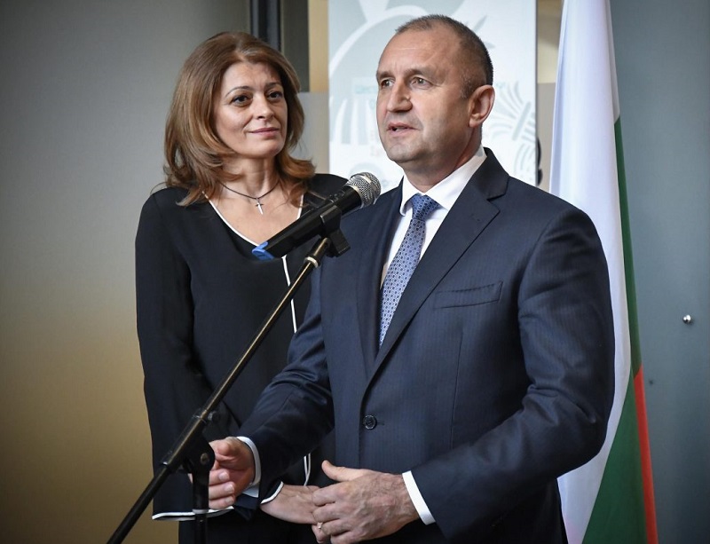 Президентът се самоизолира