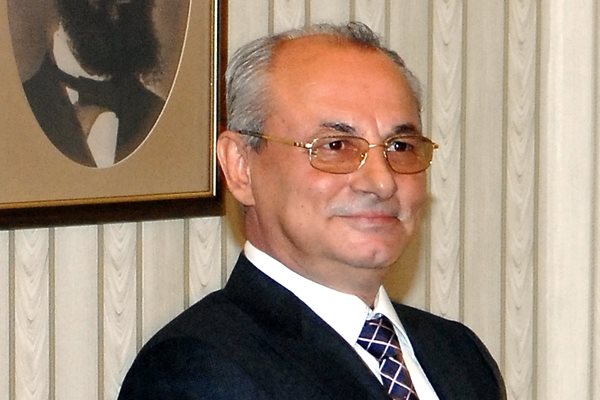 Ахмед Доган поема ДПС до февруари