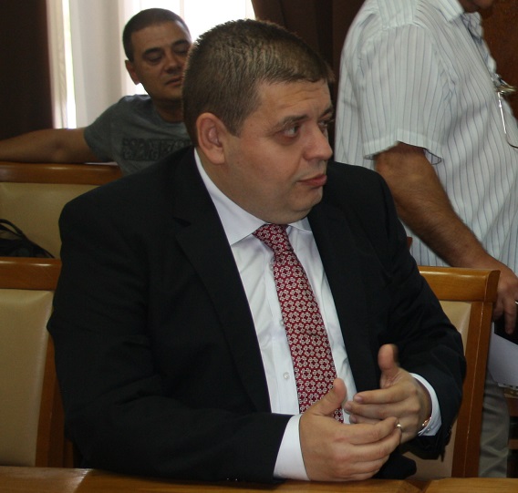 Мосинов изригна за падналото дърво: От Общината говорят глупости