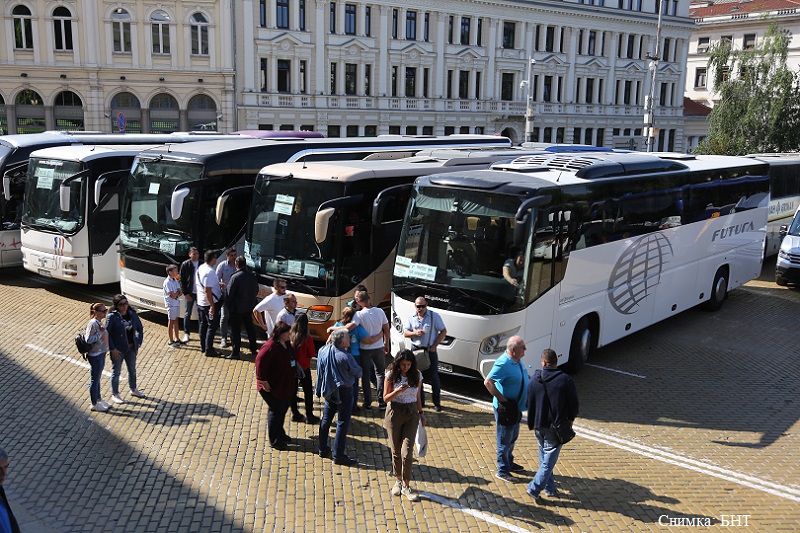 Туристическите превозвачи искат работещи мерки и ясни правила за работа