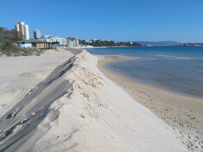 Еко активисти с тежки критики: Унищожават дюните в Несебър