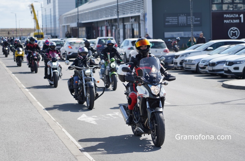 Рокерки създадоха женска мотообщност в Бургас (СНИМКИ)