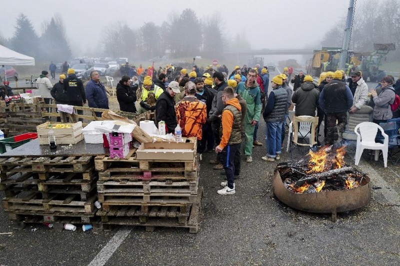 Френските фермери планират отново да блокират Париж