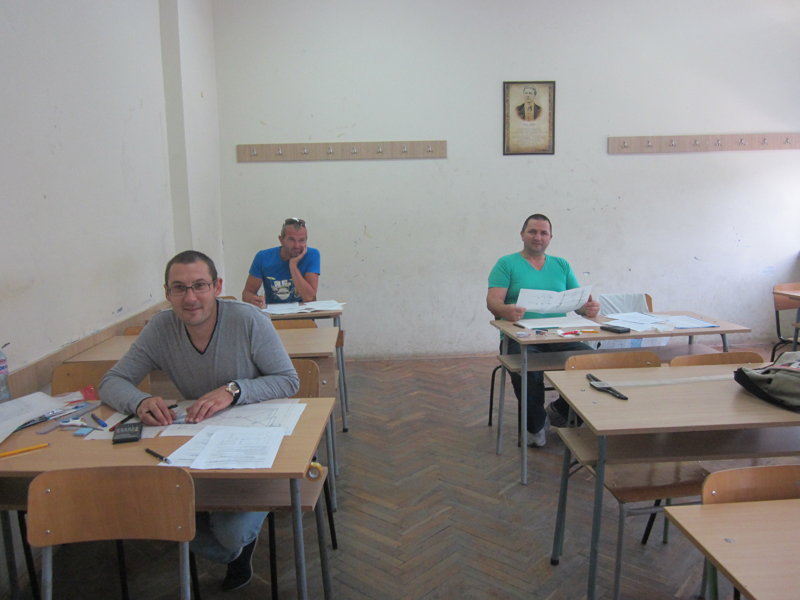 Самоуки майстори вече имат документ за уменията си от Строителния