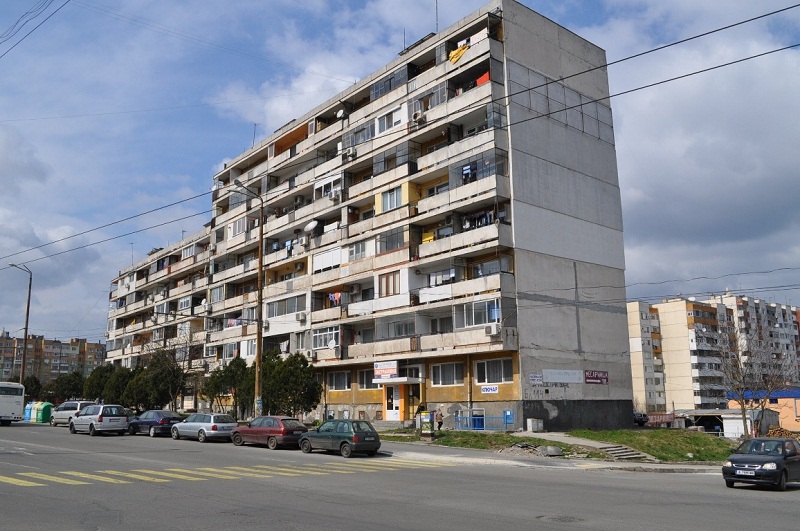 Обновяват панелки с изолация от висок клас