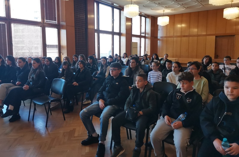 Ученици от три руенски училища посетиха Районен съд – Бургас