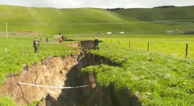 Земята се разцепи в Нова Зеландия