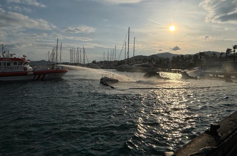 Седем яхти за над 100 млн. долара потънаха след пожар в Бодрум