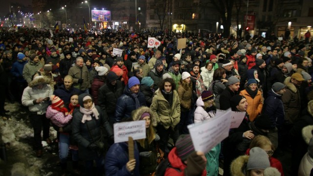Хиляди на протест срещу съдебната реформа в Румъния