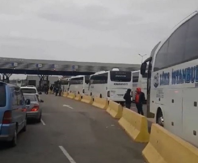 Турция връчила дипломатическа нота на България заради проверки на автобуси по границата