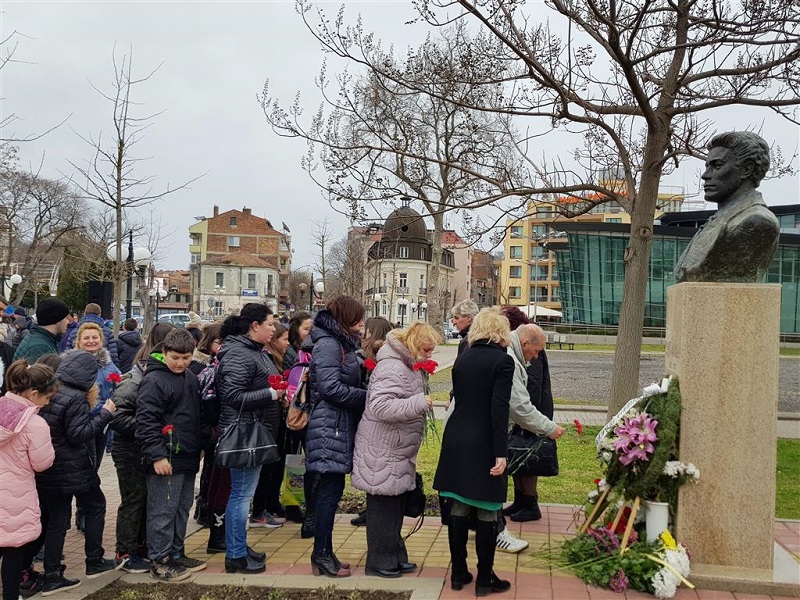 Поморие се преклони пред паметта на Левски