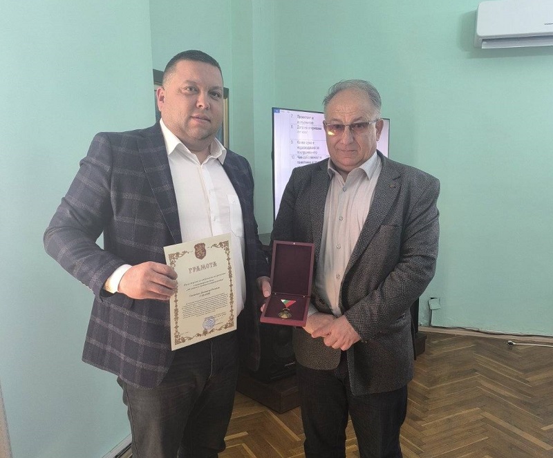 Наградиха кмета на Сунгурларе за опазване на военните паметници в региона