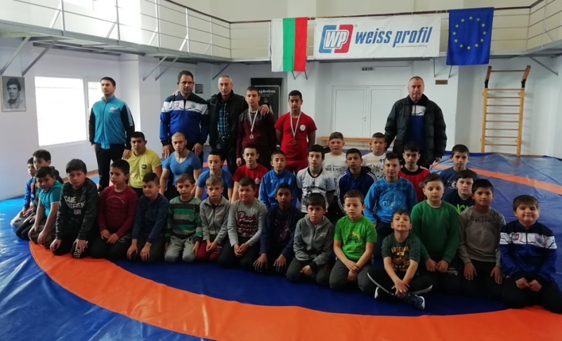 Директорът на спортното училище в Бургас се срещна с борците в Руен