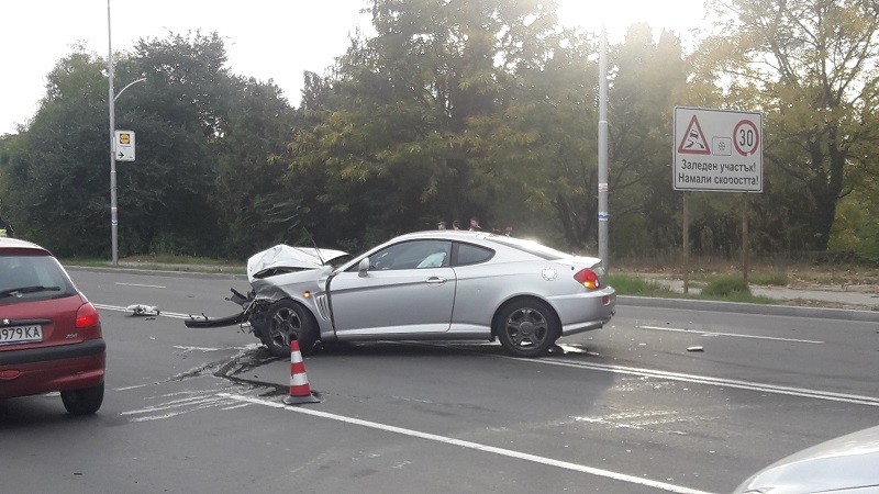 Верижна катастрофа около жп гарата в Бургас, трима са пострадали